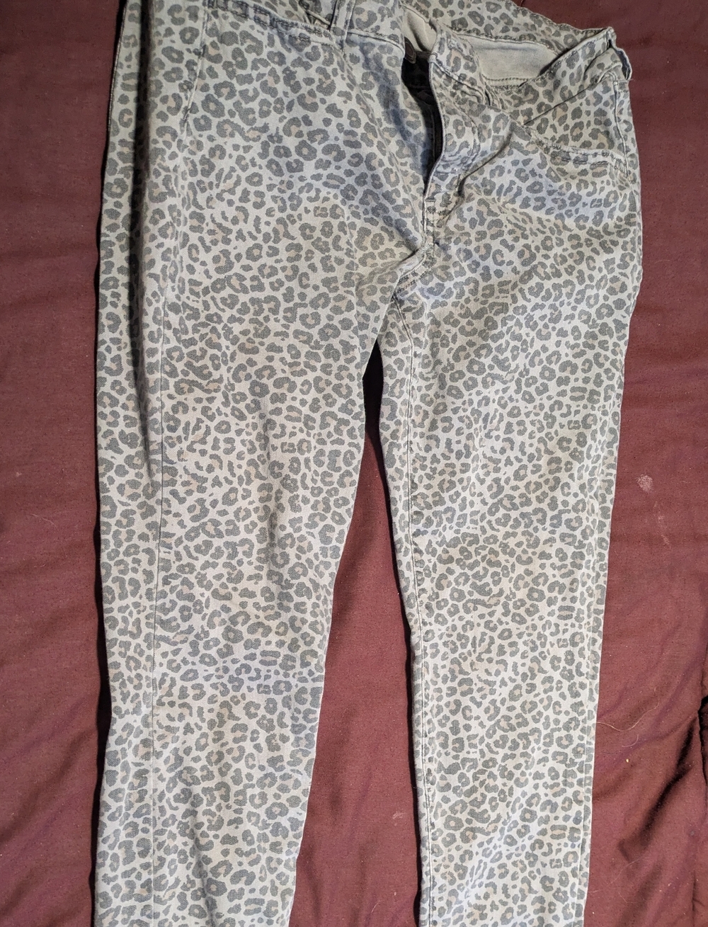 SO Catchy Gray Leopard Print Jeggings/Leggings!‎